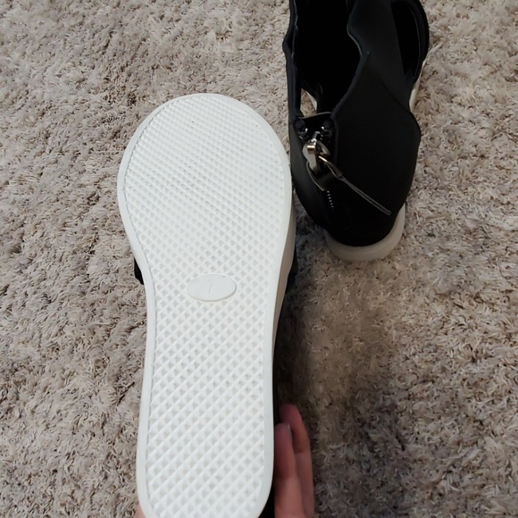 Wedge - Picture 4 of 6